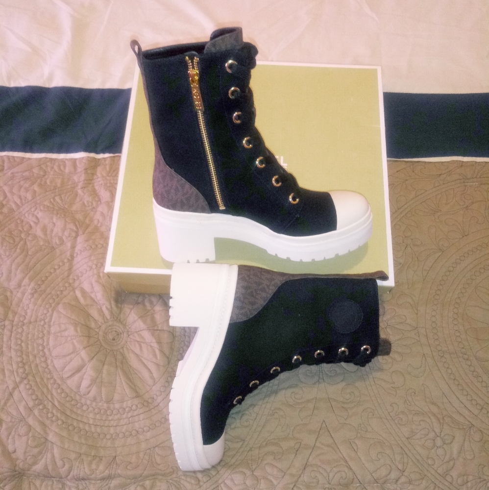 Michael Kors Corey Bootie - Picture 8 of 11